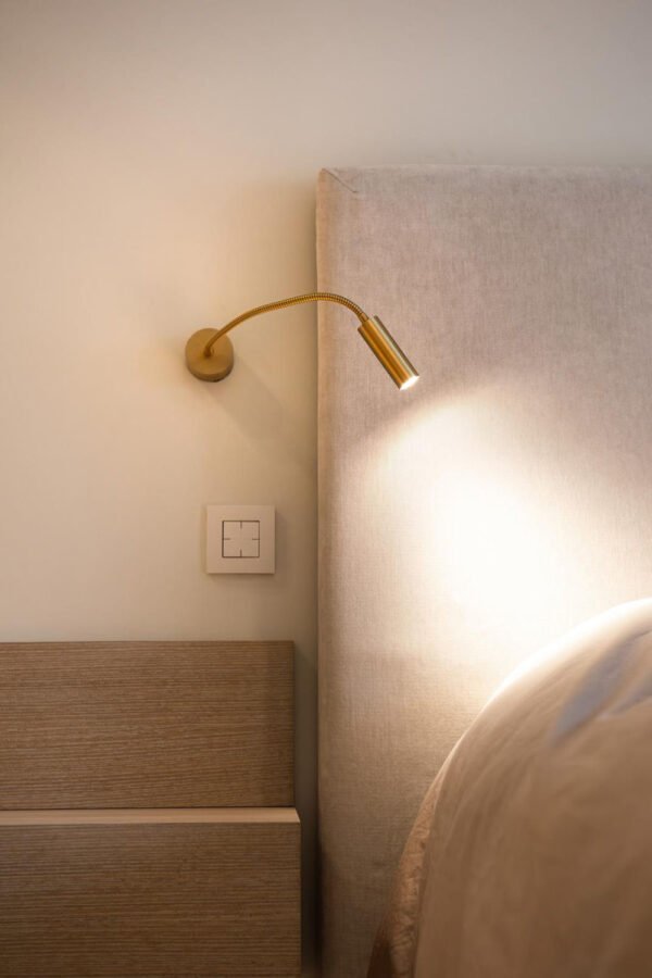 FLEXIBLE WALL LIGHT